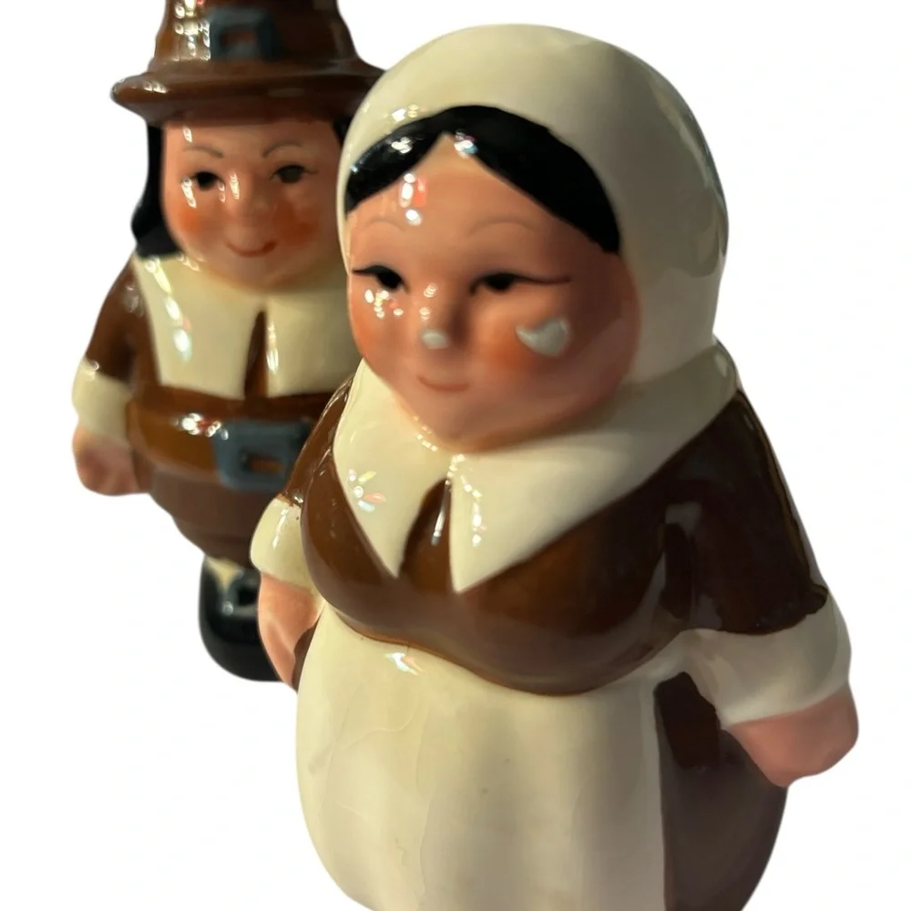 1999 Publix Vintage Ceramic Pilgrim Salt and Pepper Shakers - Brown and Cream